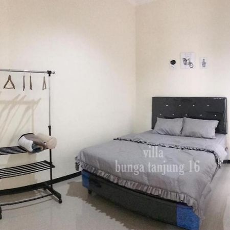 Villa Syariah Bunga Tanjung 16 Batu  Kültér fotó